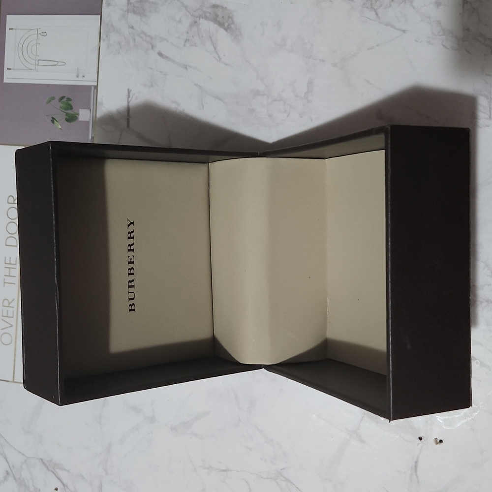 Box - Picture 1 of 2